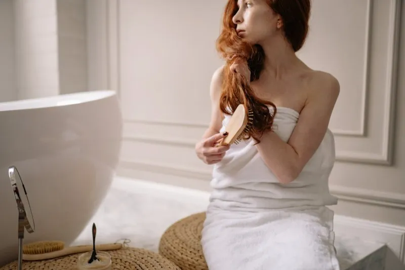 Zdrowa skóra głowy – jak zapobiegać i leczyć najczęstsze problemy?